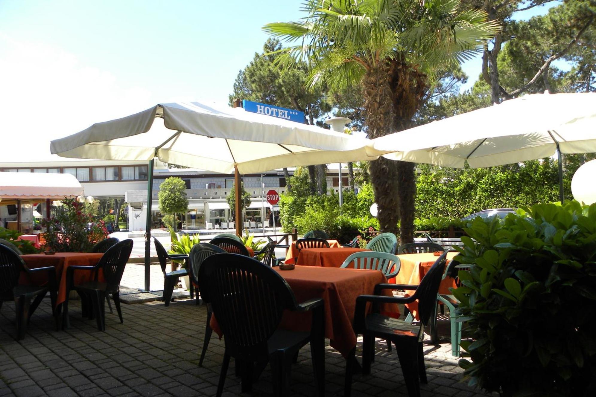 Hotel Santa Cruz Lignano Sabbiadoro Exterior photo
